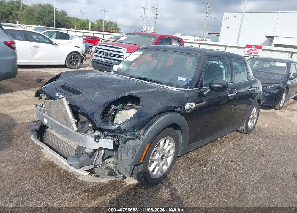 2015 MINI COOPER S VIN: WMWXU3C5XF2B56877