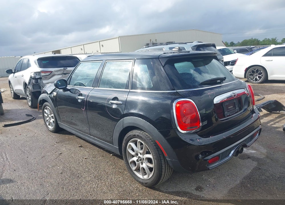 2015 MINI COOPER S VIN: WMWXU3C5XF2B56877