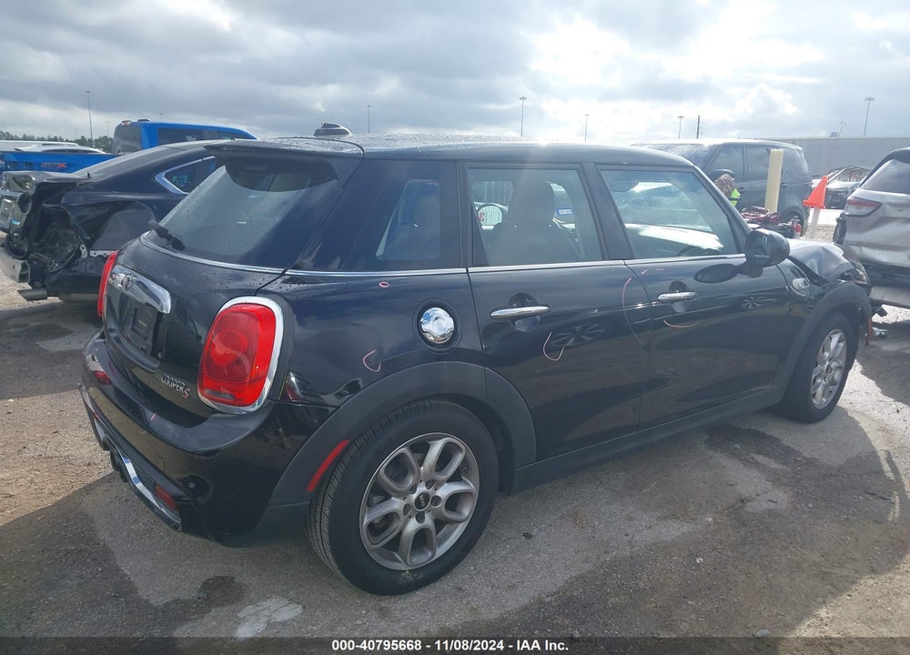 2015 MINI COOPER S VIN: WMWXU3C5XF2B56877
