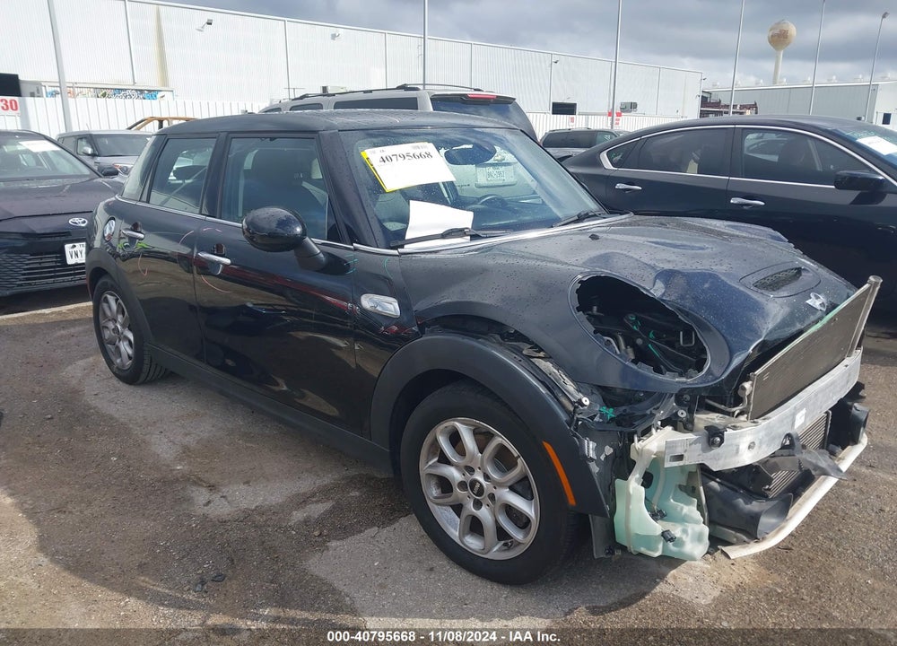 2015 MINI COOPER S VIN: WMWXU3C5XF2B56877