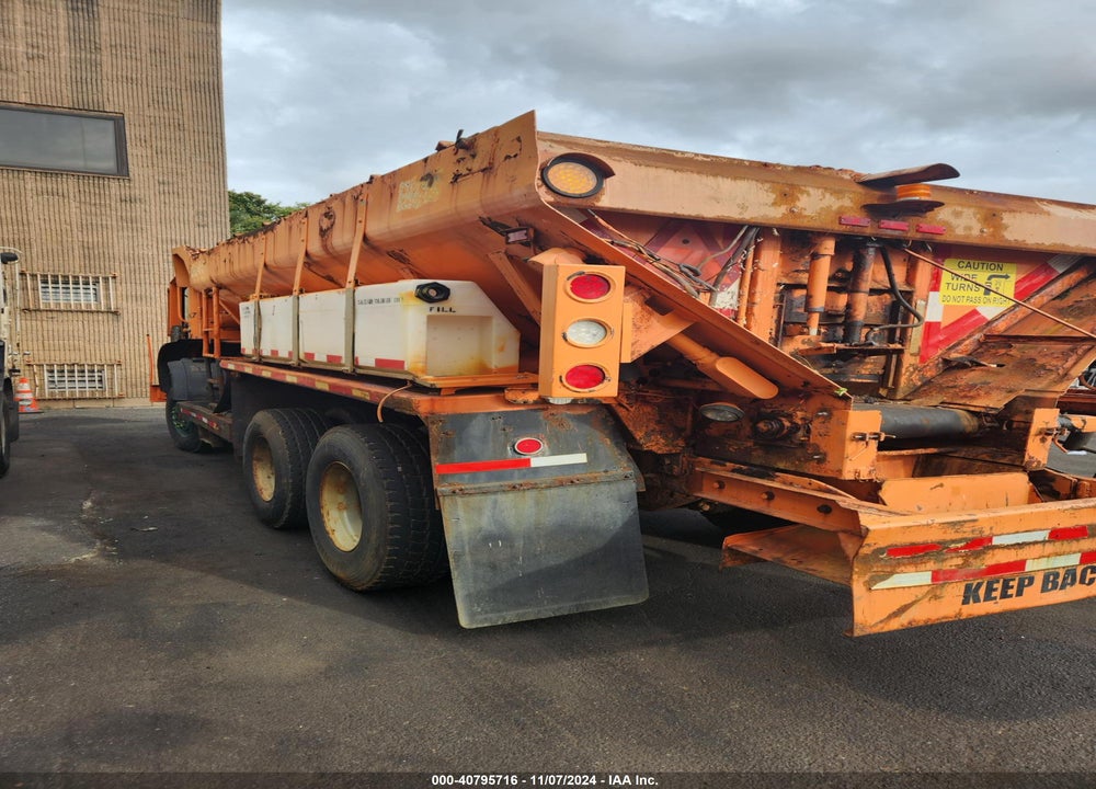 2011 MACK 600 MRU600 VIN: 1M2AV02C3BM006735
