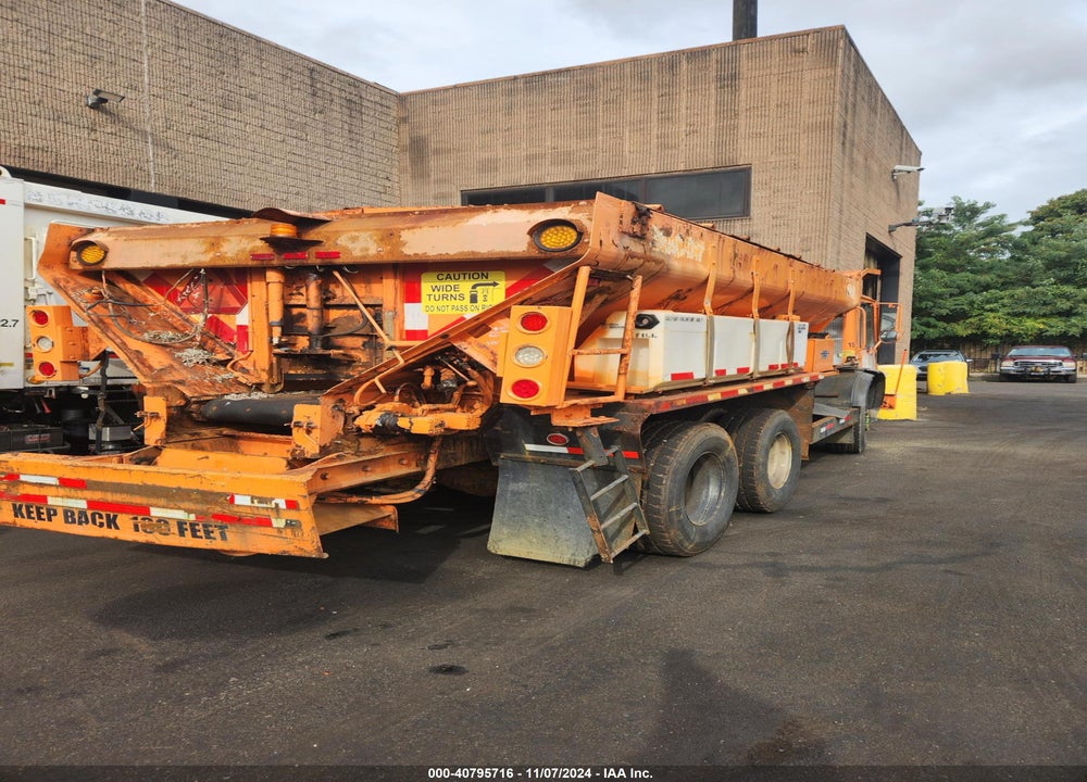 2011 MACK 600 MRU600 VIN: 1M2AV02C3BM006735