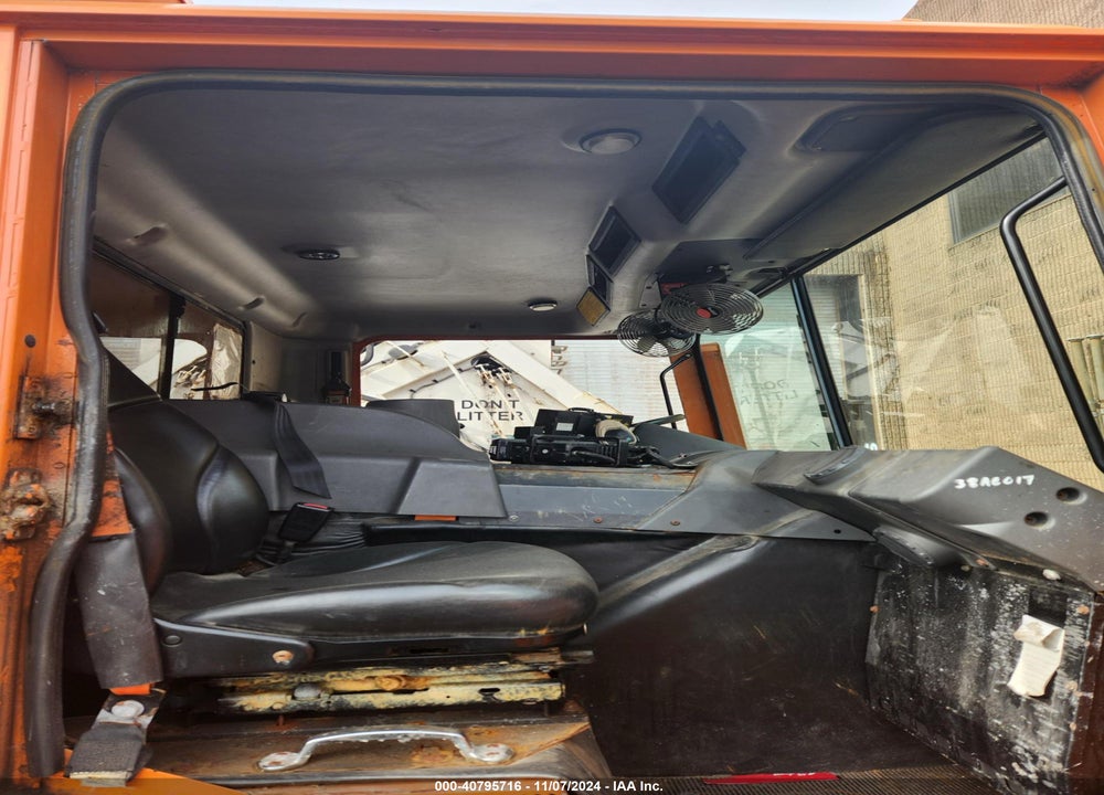 2011 MACK 600 MRU600 VIN: 1M2AV02C3BM006735