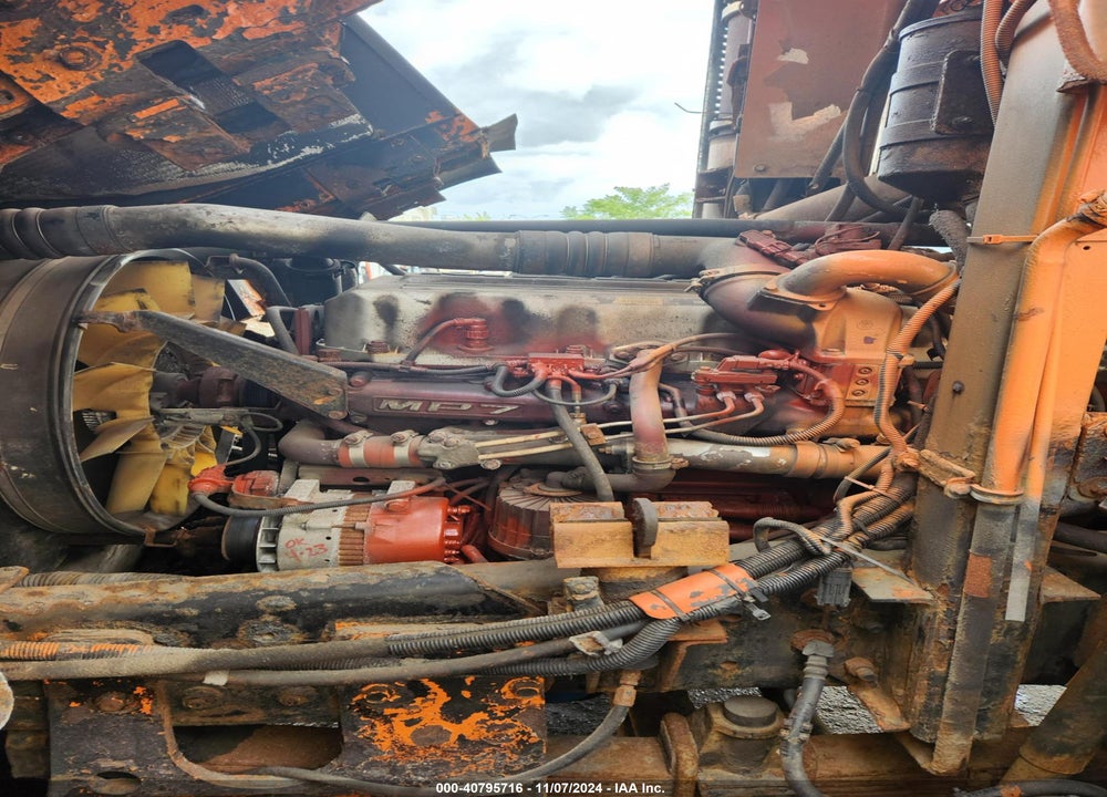 2011 MACK 600 MRU600 VIN: 1M2AV02C3BM006735