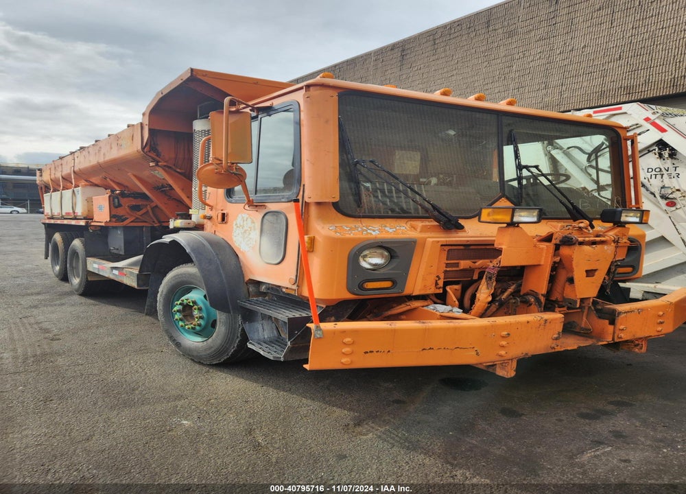 2011 MACK 600 MRU600 VIN: 1M2AV02C3BM006735