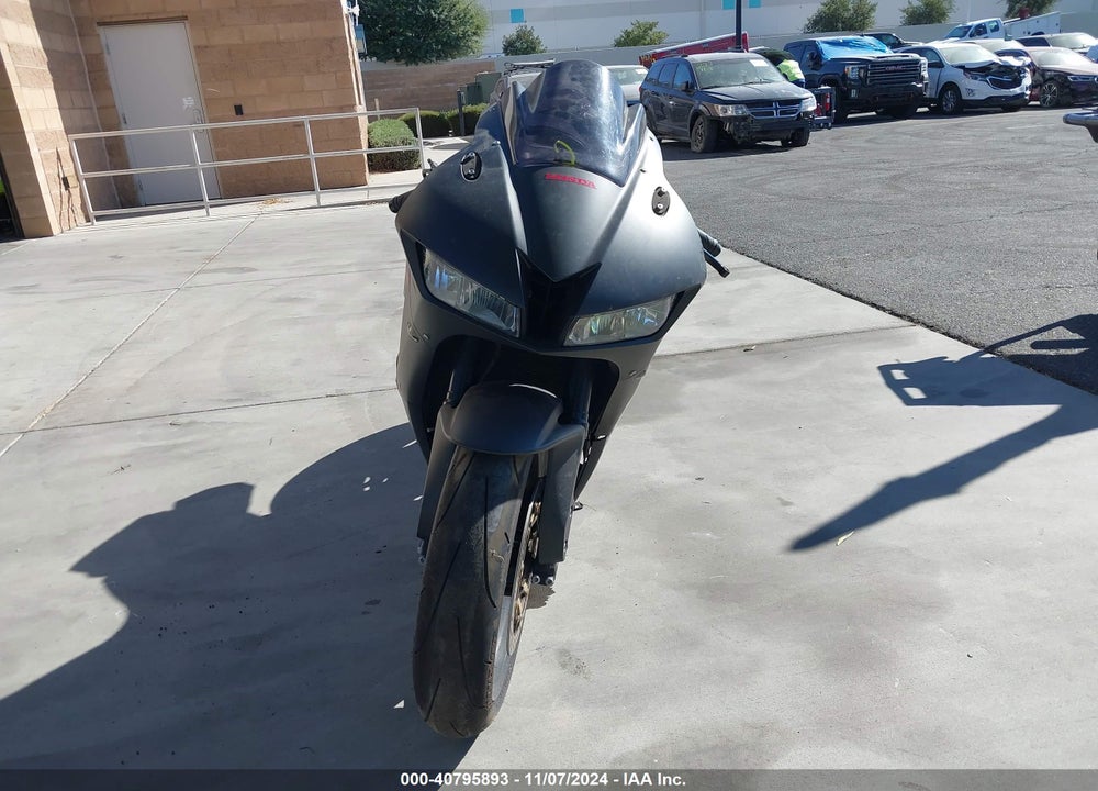 2019 HONDA CBR600 RR VIN: JH2PC40H8KK500053