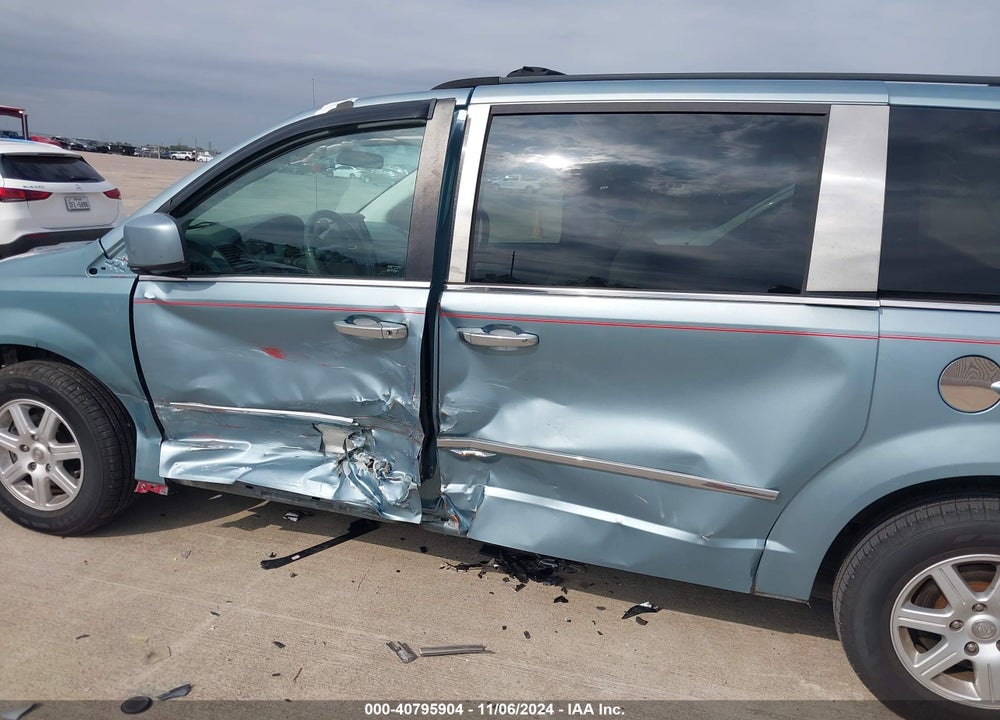 2010 CHRYSLER TOWN & COUNTRY TOURING VIN: 2A4RR5D15AR217588