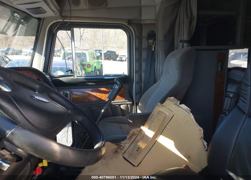 2003 PETERBILT 379 VIN: 1XP5DB9X43D805453