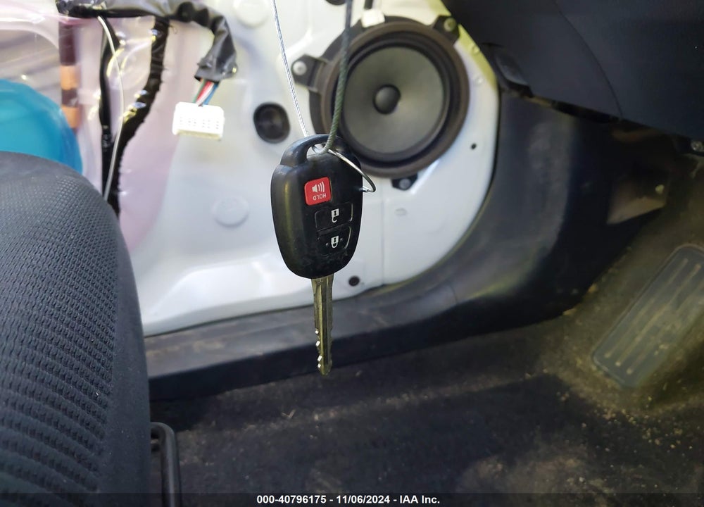 2017 TOYOTA RAV4 LE VIN: JTMZFREV3HJ700034