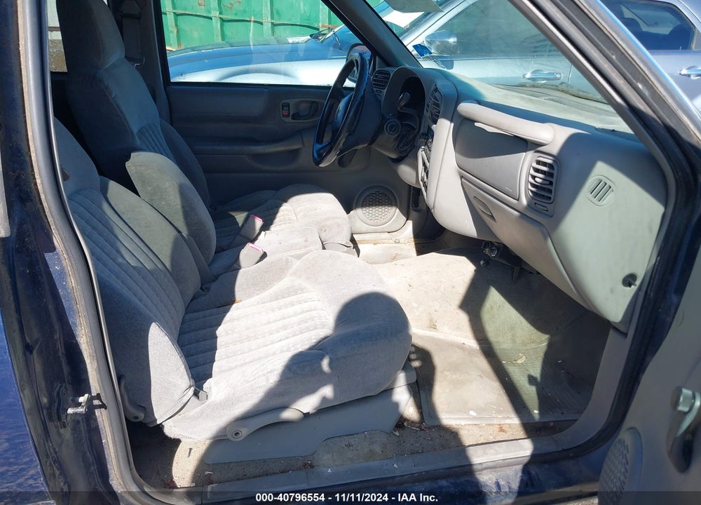 2002 CHEVROLET S-10 LS VIN: 1GCCS19W228133321