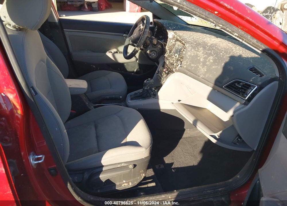 2018 HYUNDAI ELANTRA SEL VIN: 5NPD84LF5JH250372
