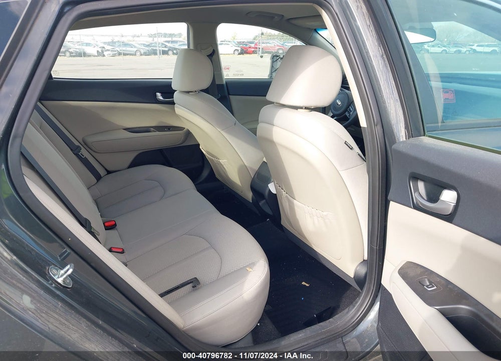 2016 KIA OPTIMA VIN: KNAGT4L34G5084627