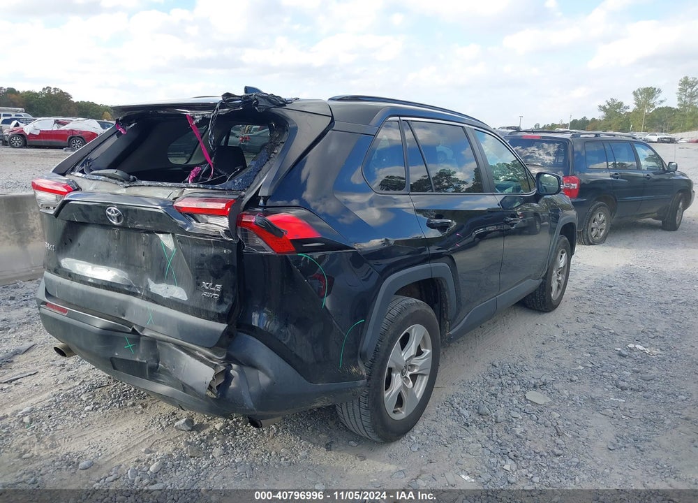 2021 TOYOTA RAV4 XLE VIN: 2T3P1RFV4MW186923