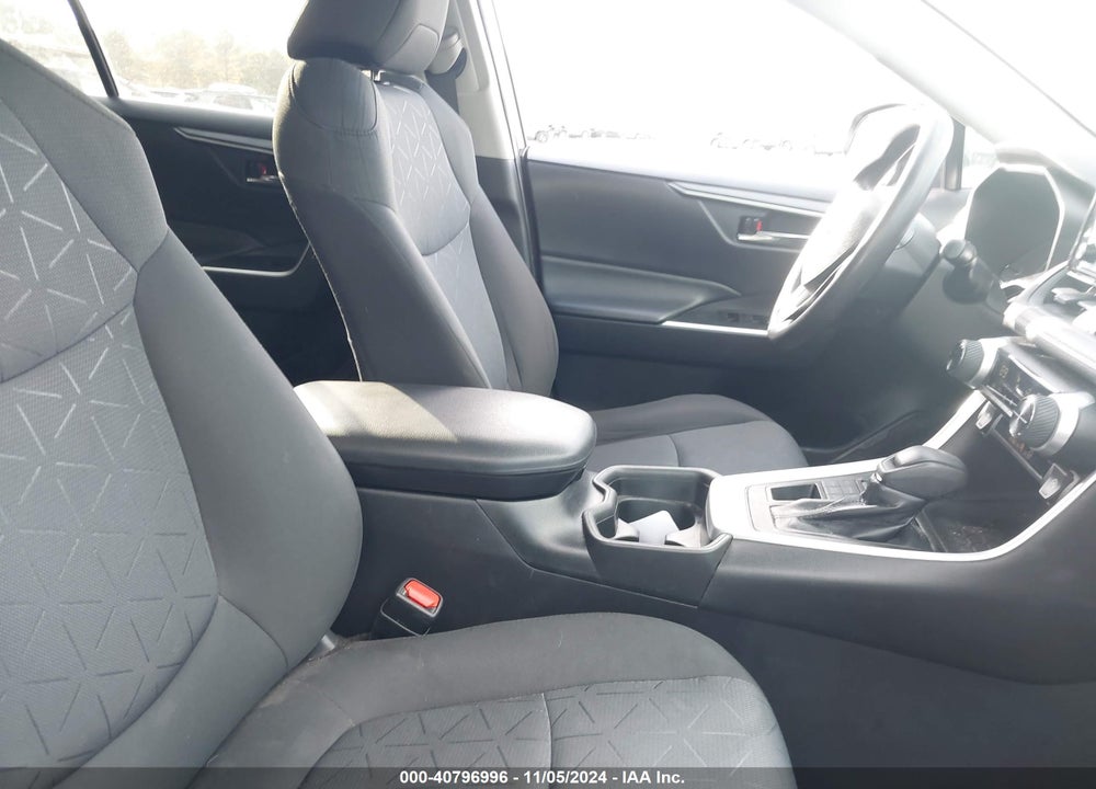 2021 TOYOTA RAV4 XLE VIN: 2T3P1RFV4MW186923