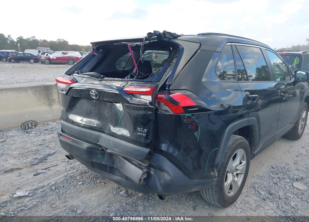 2021 TOYOTA RAV4 XLE VIN: 2T3P1RFV4MW186923