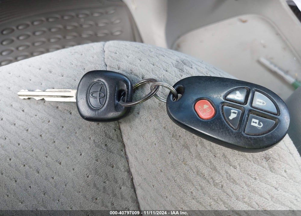 2011 TOYOTA SIENNA LE V6 VIN: 5TDKK3DC9BS127399