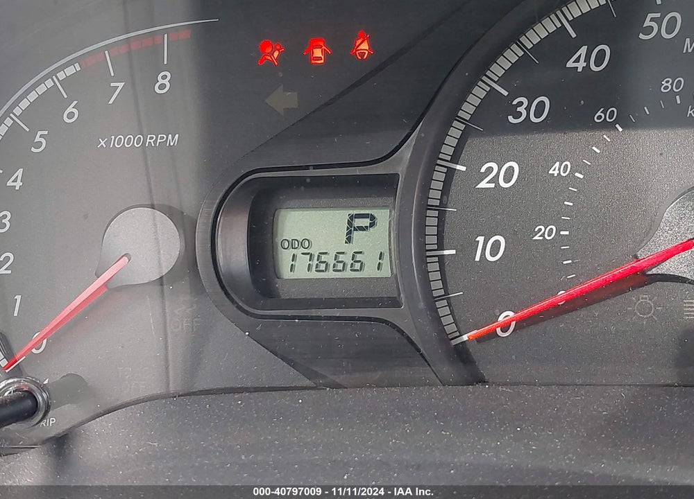 2011 TOYOTA SIENNA LE V6 VIN: 5TDKK3DC9BS127399