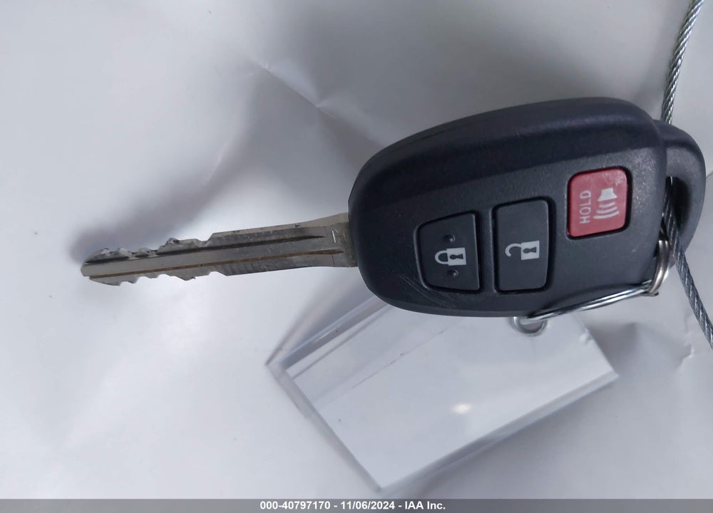2014 TOYOTA RAV4 XLE VIN: 2T3WFREV4EW107198