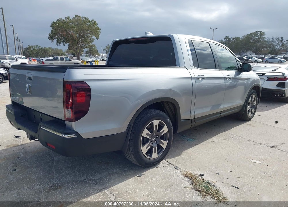 2017 HONDA RIDGELINE RTL VIN: 5FPYK2F51HB004185