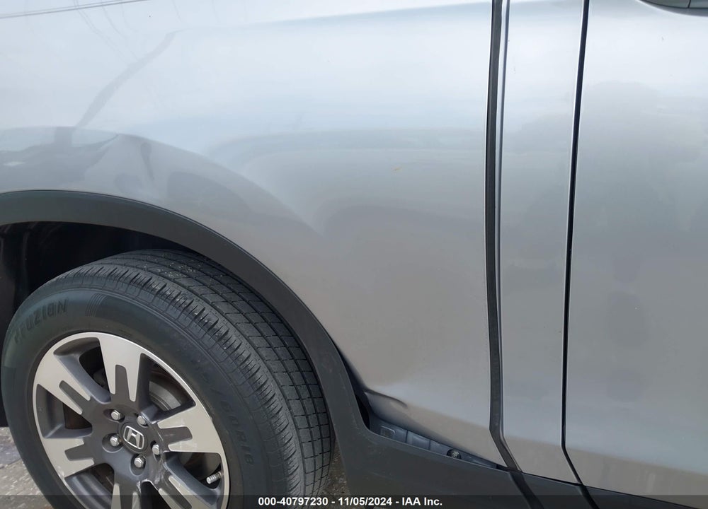 2017 HONDA RIDGELINE RTL VIN: 5FPYK2F51HB004185