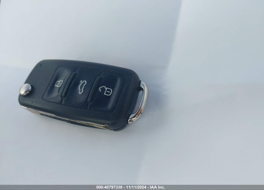 2015 VOLKSWAGEN JETTA 1.8T SE VIN: 3VWD07AJ3FM230619