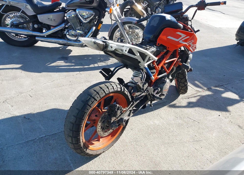 2017 KTM 390 DUKE VIN: MD2JPJ400HC240766