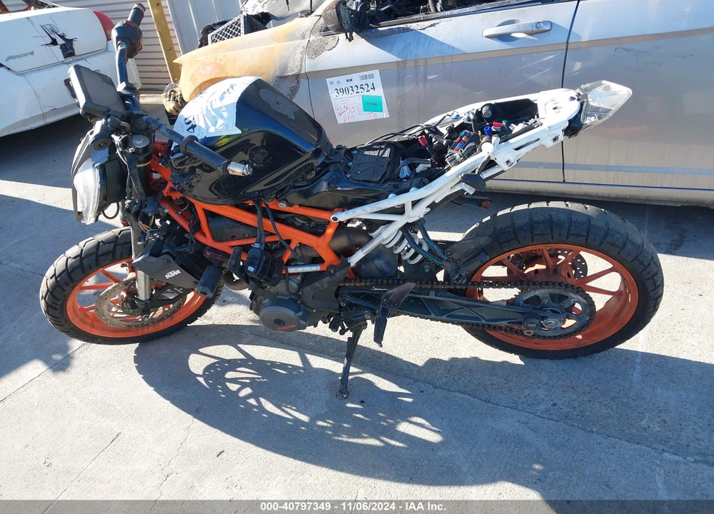2017 KTM 390 DUKE VIN: MD2JPJ400HC240766