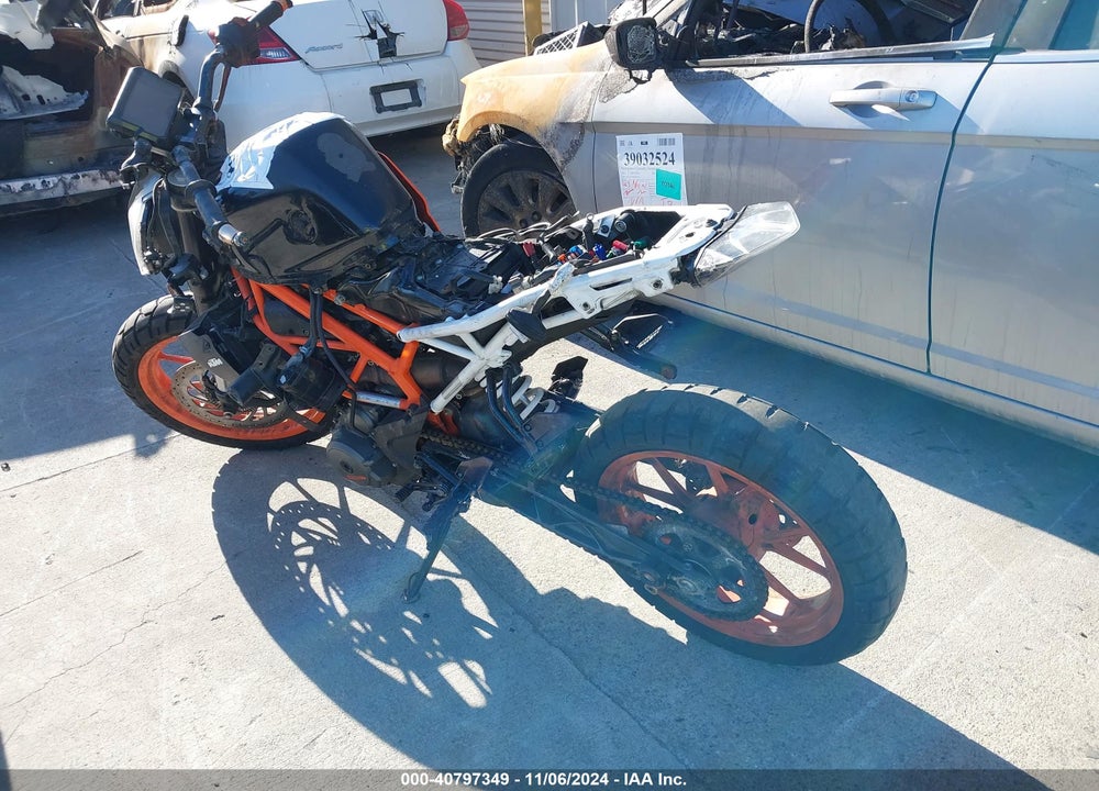 2017 KTM 390 DUKE VIN: MD2JPJ400HC240766