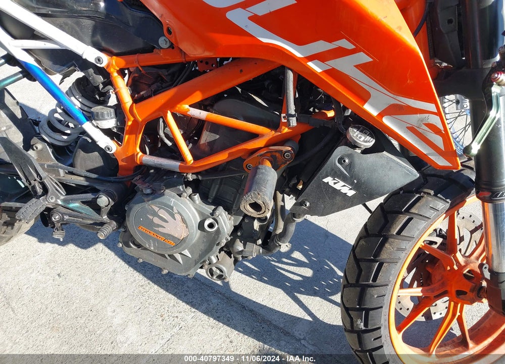 2017 KTM 390 DUKE VIN: MD2JPJ400HC240766