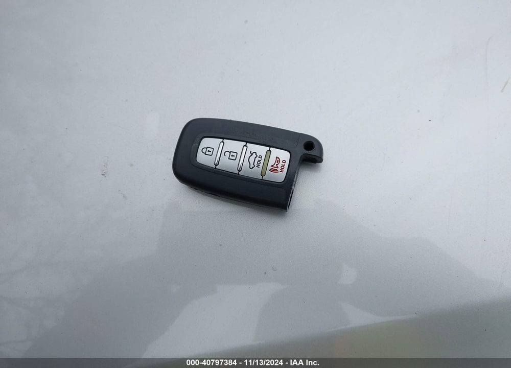 2013 HYUNDAI ELANTRA LIMITED VIN: KMHDH4AE2DU780895