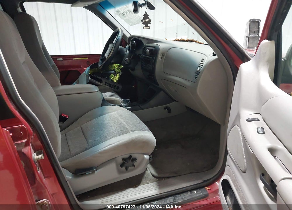 2000 FORD EXPLORER XLT VIN: 1FMZU73E1YUB36360