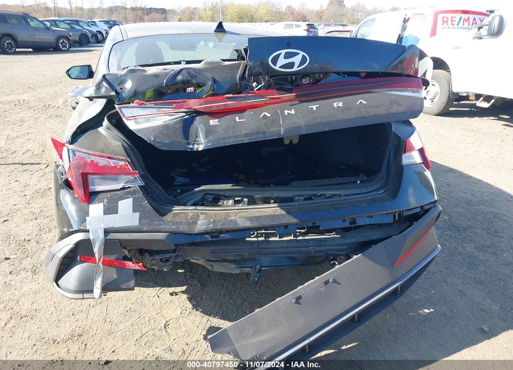 2024 HYUNDAI ELANTRA SEL VIN: KMHLM4DG5RU707158