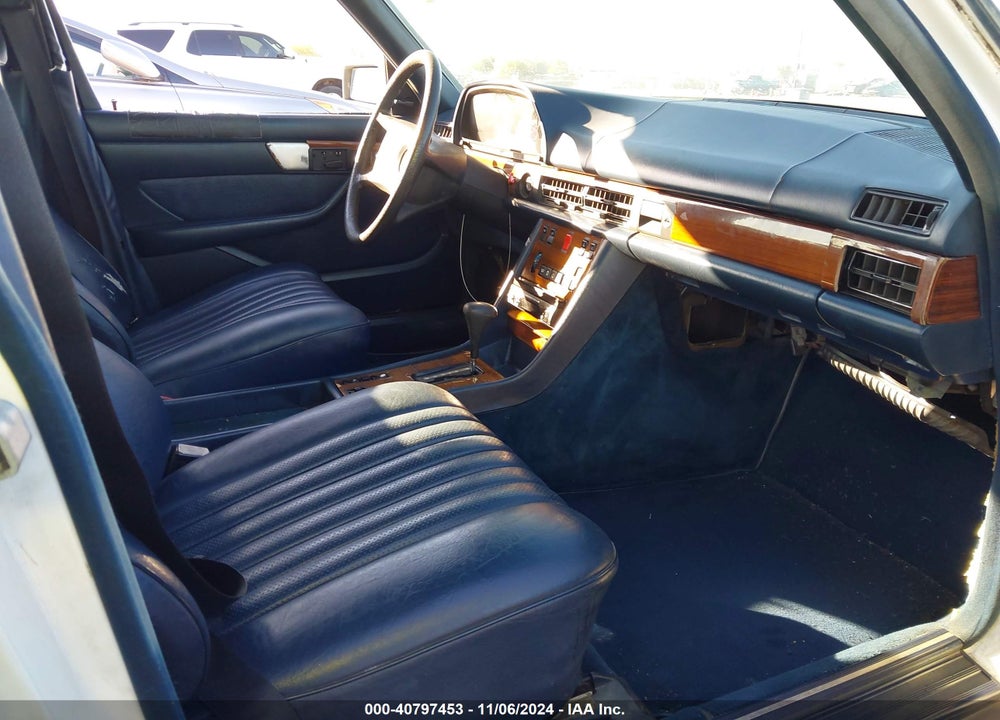 1985 MERCEDES-BENZ 300 SD VIN: WDBCB20C5FA139913