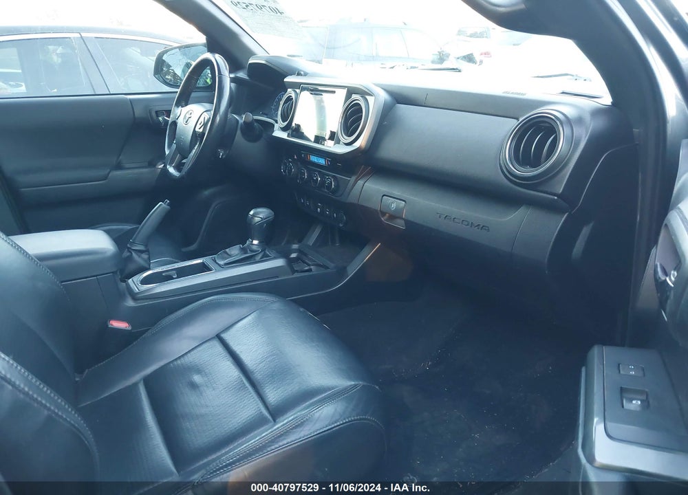 2018 TOYOTA TACOMA SR5 VIN: 5TFDZ5BN2JX033801