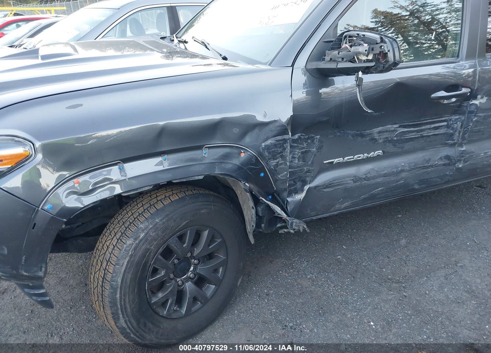 2018 TOYOTA TACOMA SR5 VIN: 5TFDZ5BN2JX033801