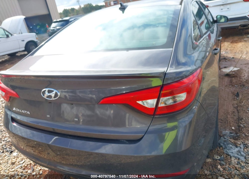 2015 HYUNDAI SONATA SE VIN: 5NPE24AF3FH216026