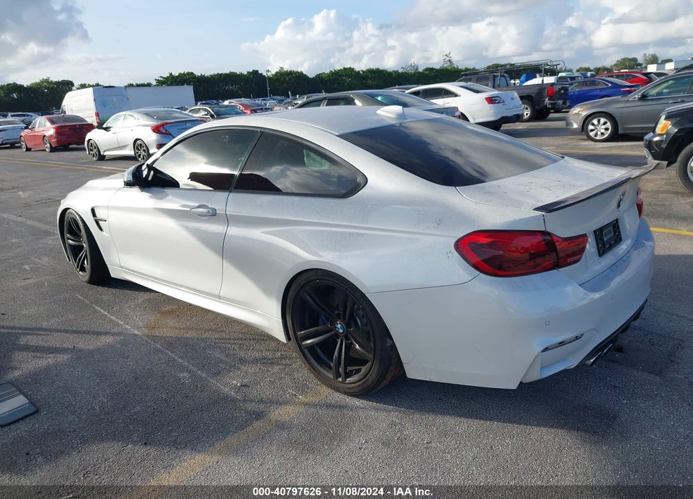 2015 BMW M4 VIN: WBS3R9C57FK332411