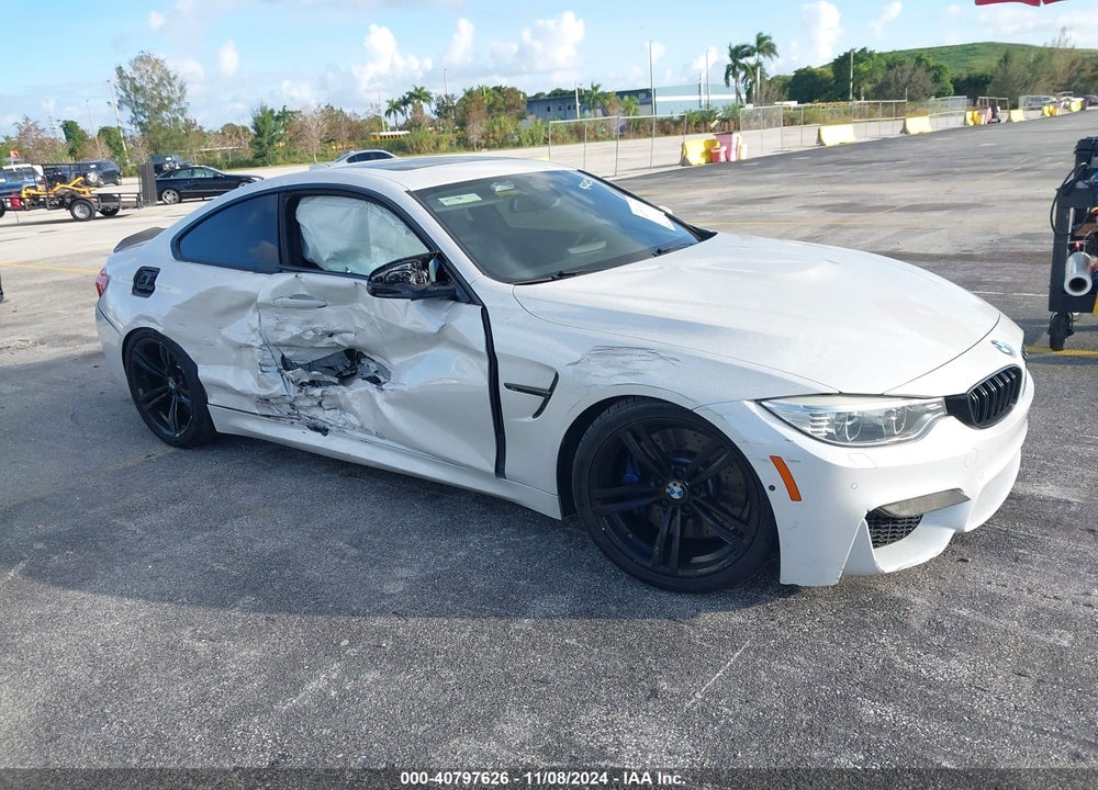 2015 BMW M4 VIN: WBS3R9C57FK332411