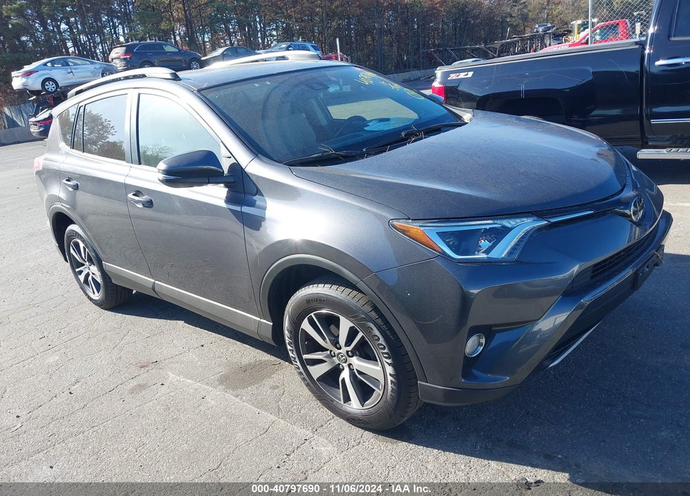 2018 TOYOTA RAV4 ADVENTURE/XLE VIN: JTMRFREV5JJ261327