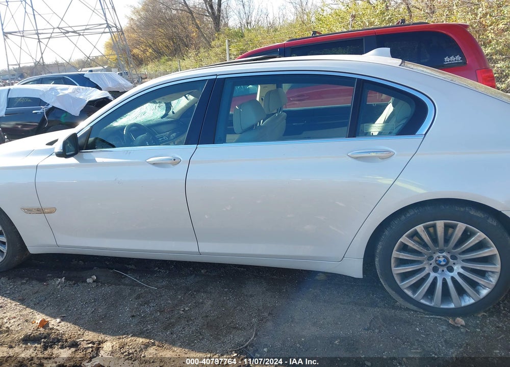2013 BMW 740 VIN: WBAYF4C51DD127996