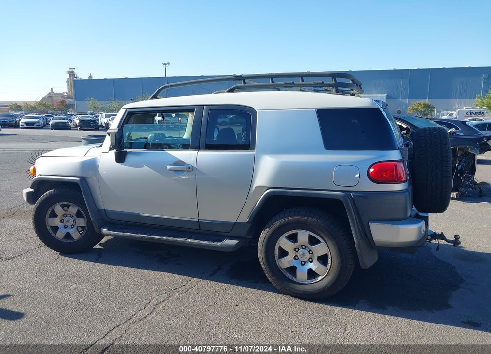 2007 TOYOTA FJ CRUISER VIN: JTEZU11F670014303
