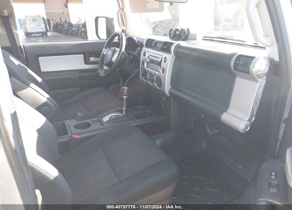 2007 TOYOTA FJ CRUISER VIN: JTEZU11F670014303