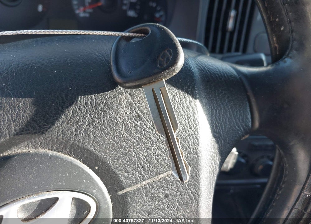 2005 HYUNDAI ELANTRA GLS/GT VIN: KMHDN56DX5U164183