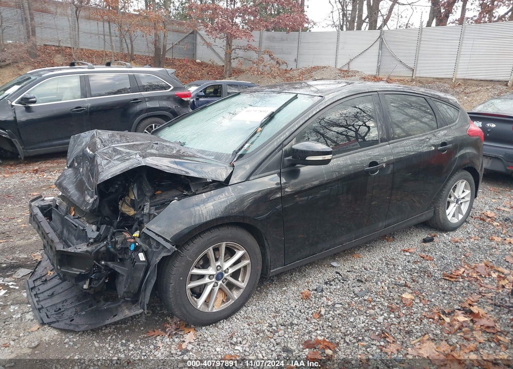 2015 FORD FOCUS SE VIN: 1FADP3K27FL381453