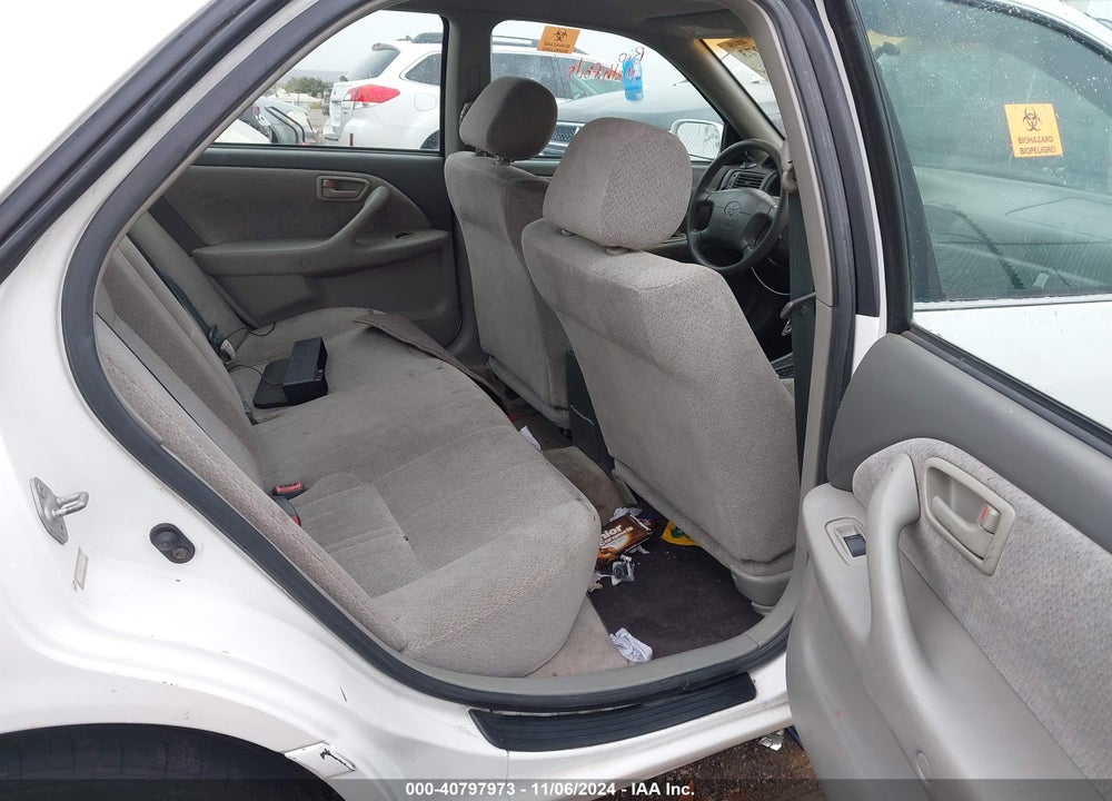 2001 TOYOTA CAMRY LE VIN: JT2BG22KX10548368