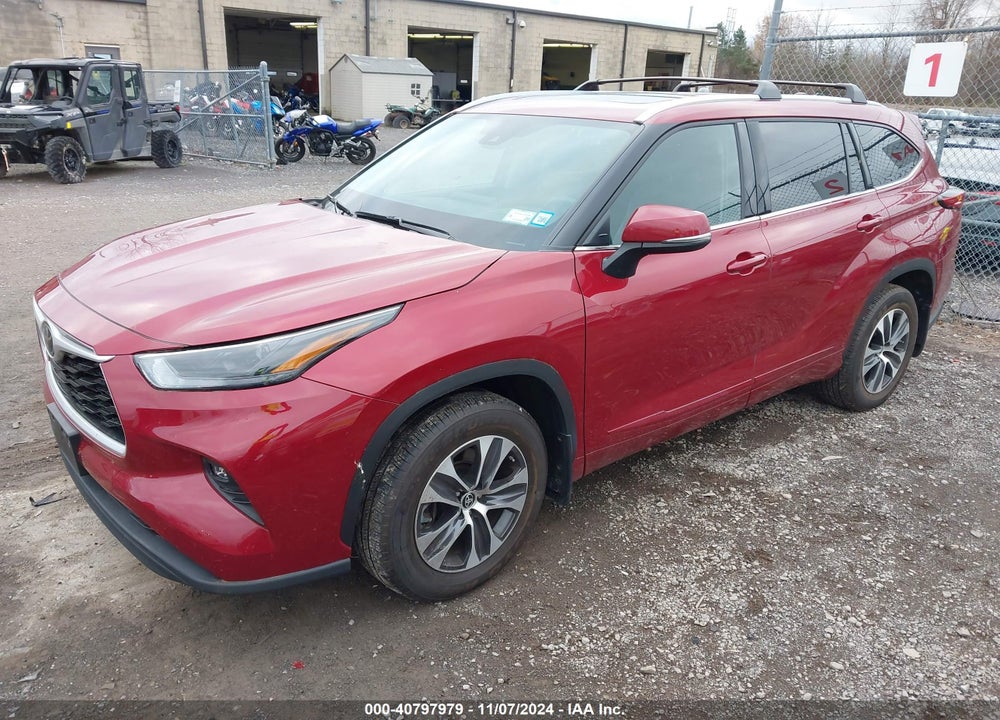 2022 TOYOTA HIGHLANDER XLE VIN: 5TDGZRBH7NS583909