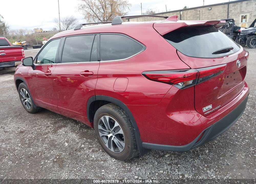 2022 TOYOTA HIGHLANDER XLE VIN: 5TDGZRBH7NS583909