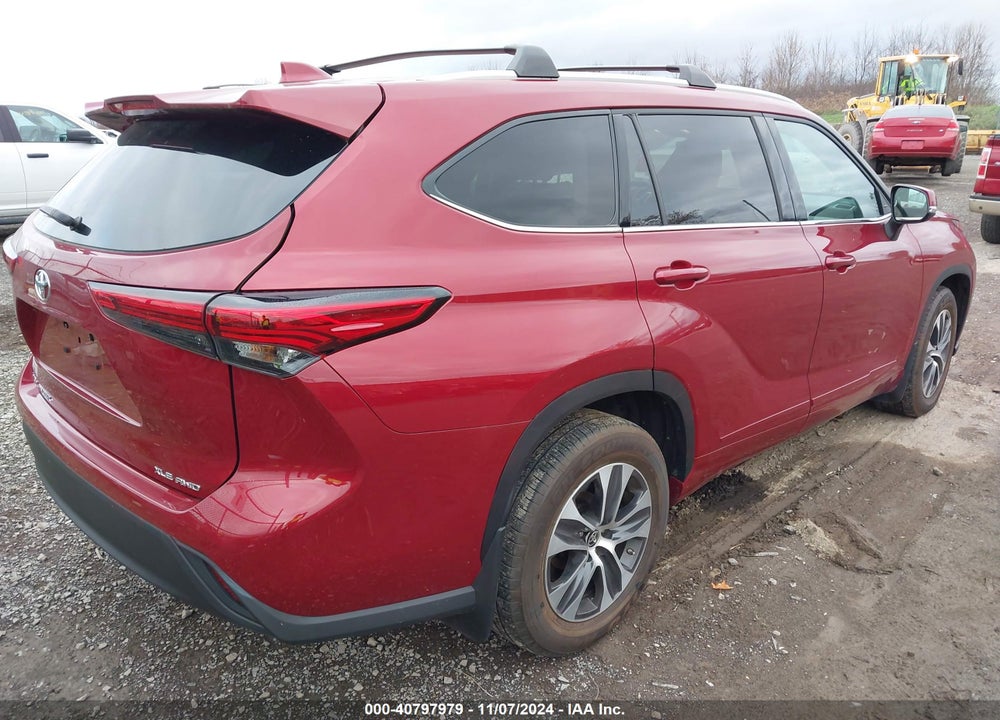 2022 TOYOTA HIGHLANDER XLE VIN: 5TDGZRBH7NS583909