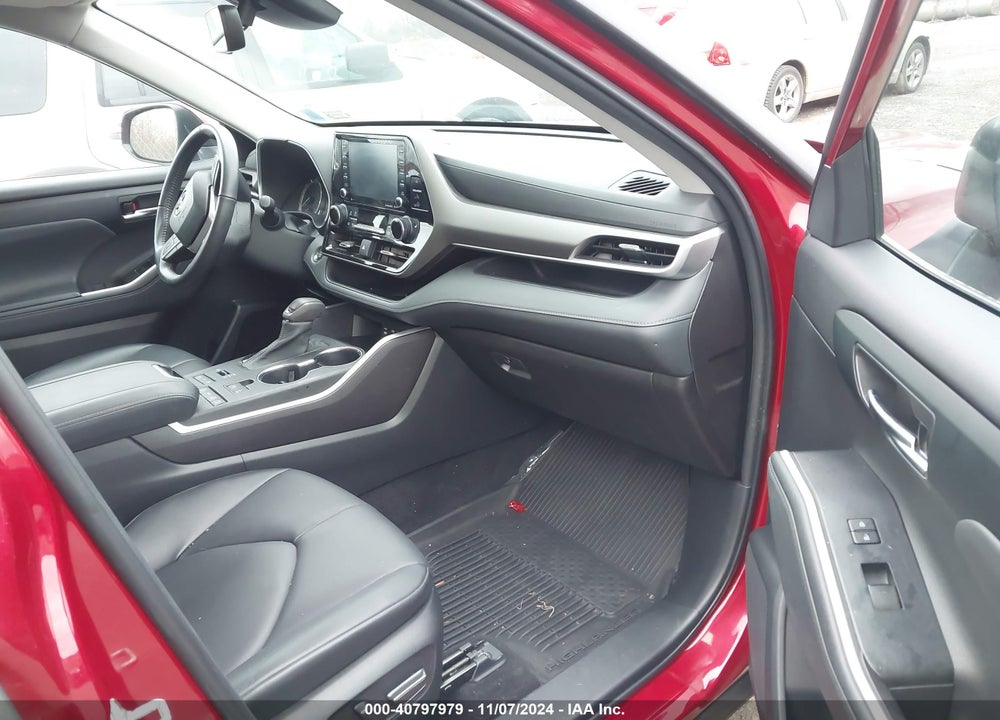 2022 TOYOTA HIGHLANDER XLE VIN: 5TDGZRBH7NS583909
