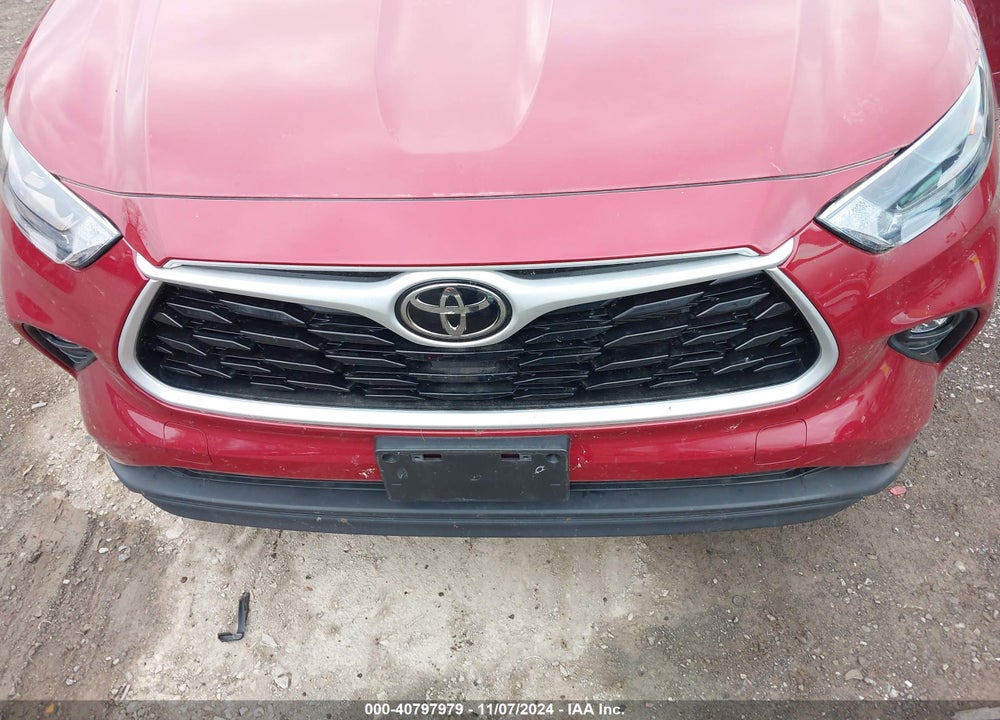2022 TOYOTA HIGHLANDER XLE VIN: 5TDGZRBH7NS583909